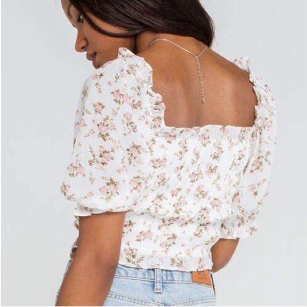 Chic Floral Ruffle Blouse - Picture 2 of 4